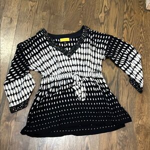 Stylish Black and White Women's Top